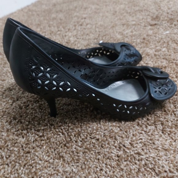 BCBGirls Octopus Black Heels - Picture 4 of 7